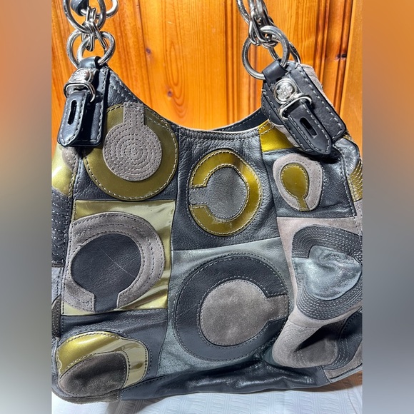 Coach C Gold and Silver Shoulder Bag with Sleek Design - Picture 3 of 8